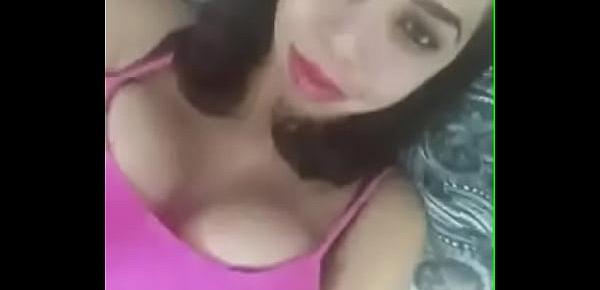  Wow watch this latina twerk her perfect big booty!